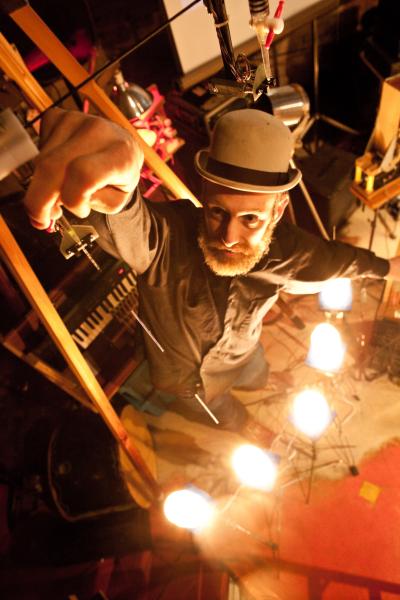 Invisible performing The New Obsolete